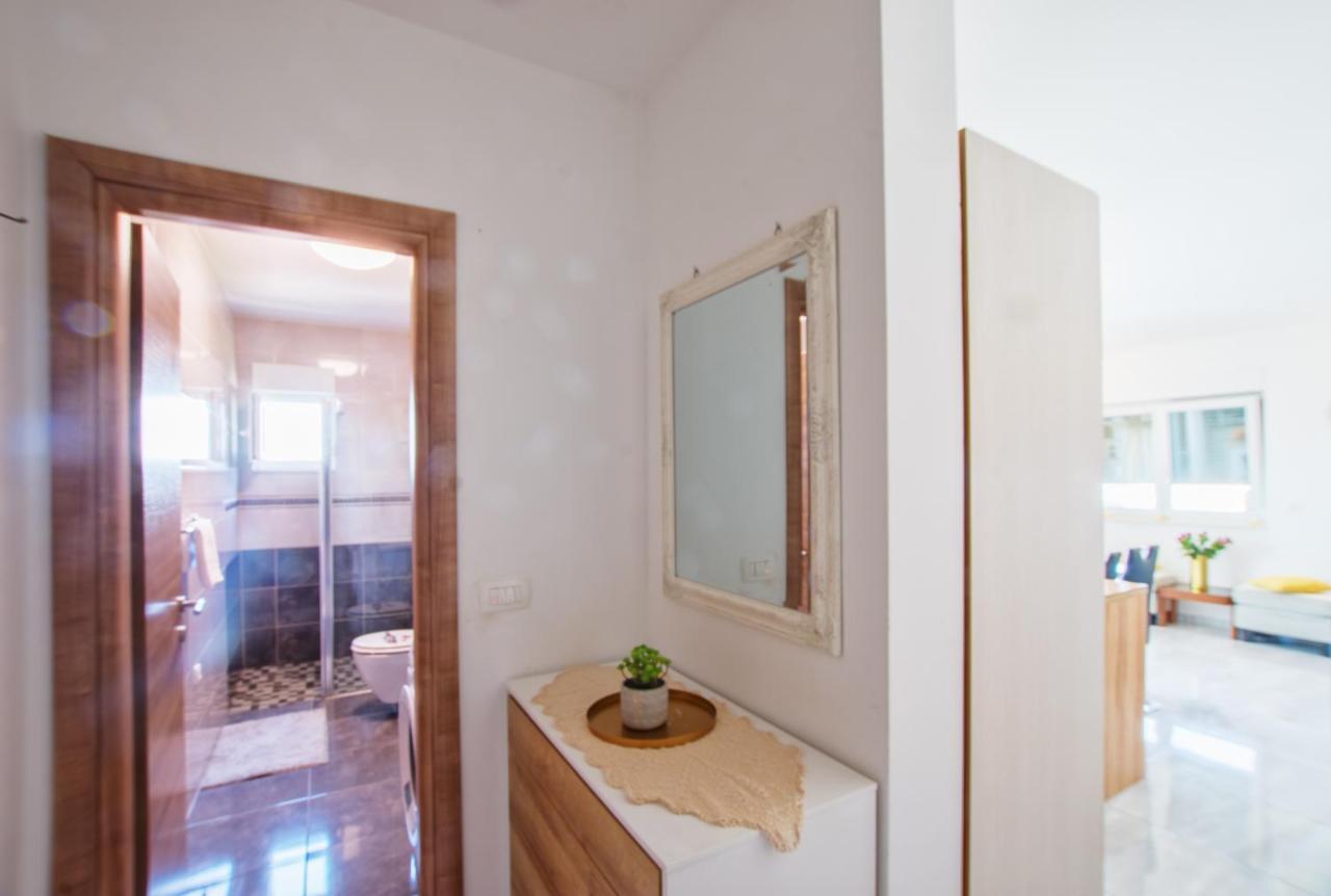 Judita Trogir Bagian luar foto